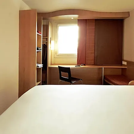 Ibis Nemours