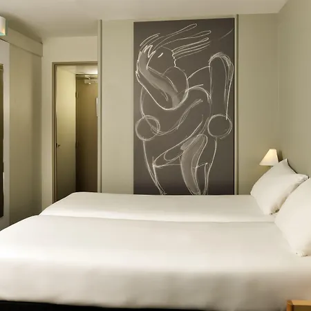 Ibis Hotel 3*
