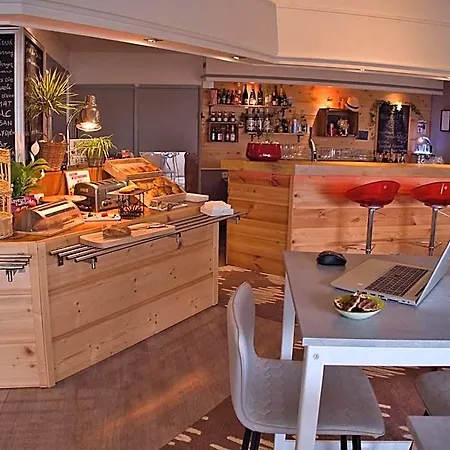 Ibis Nemours
