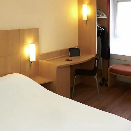 Ibis Nemours