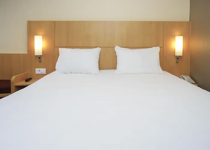 Ibis Отель Немур