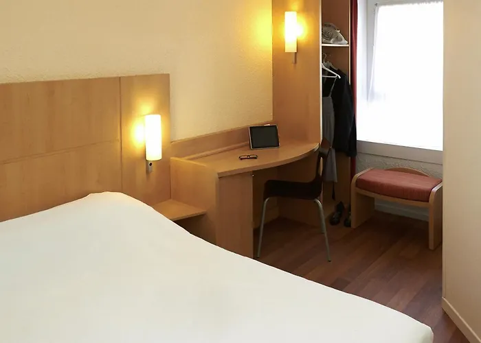 Ibis Nemours